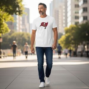 Tampa Bay Buccaneers Men's White Logo T-Shirt Size L